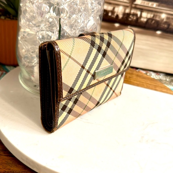 Burberry Bifold wallet Nice clean - Picture 5 of 13